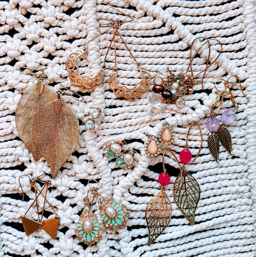 Francesca's Bundle of 10 Gold Earrings ✨